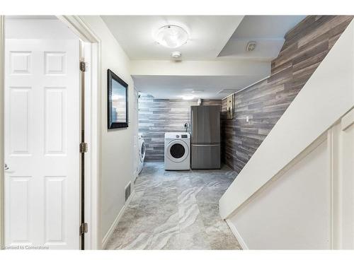 30 Reid Court, Guelph, ON - Indoor Photo Showing Laundry Room