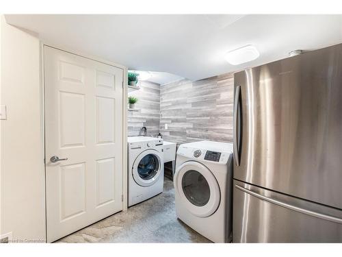 30 Reid Court, Guelph, ON - Indoor Photo Showing Laundry Room