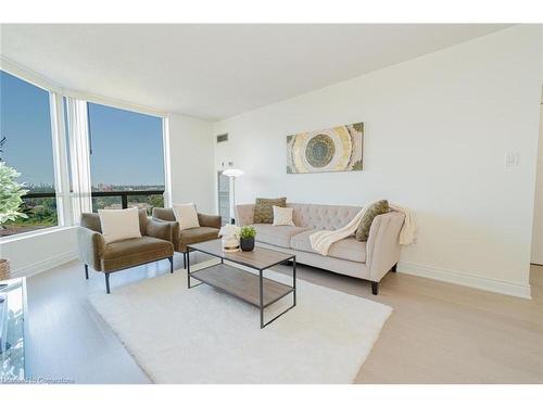 1709-1 Hickory Tree Road, Toronto, ON - Indoor Photo Showing Living Room