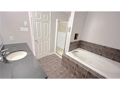 133 Braddock Private, Nepean, ON - Indoor Photo Showing Bathroom