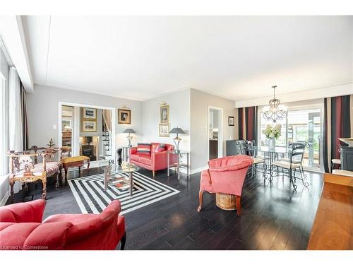 457 Trinity Church Road, Hamilton, ON - Indoor Photo Showing Living Room