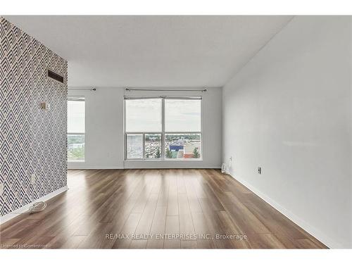 711-2177 Burnhamthorpe Road W, Mississauga, ON - Indoor Photo Showing Living Room