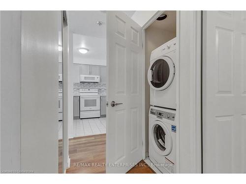 711-2177 Burnhamthorpe Road W, Mississauga, ON - Indoor Photo Showing Laundry Room