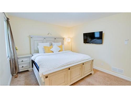 1085 South Wenige Drive, London, ON - Indoor Photo Showing Bedroom