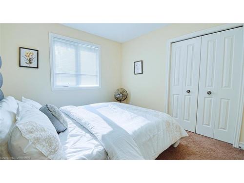 1085 South Wenige Drive, London, ON - Indoor Photo Showing Bedroom