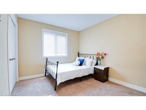 1085 South Wenige Drive, London, ON - Indoor Photo Showing Bedroom