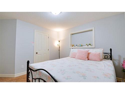 1085 South Wenige Drive, London, ON - Indoor Photo Showing Bedroom