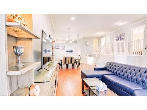 1085 South Wenige Drive, London, ON - Indoor Photo Showing Living Room