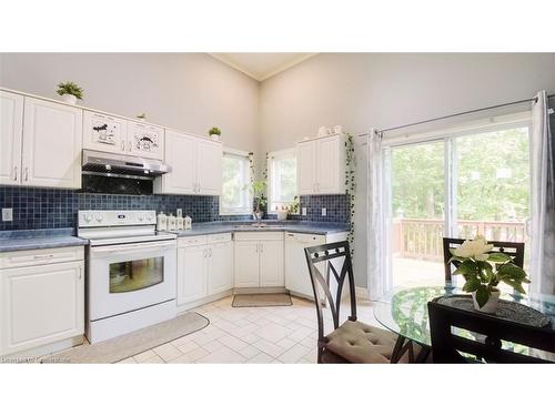 1085 South Wenige Drive, London, ON - Indoor Photo Showing Kitchen