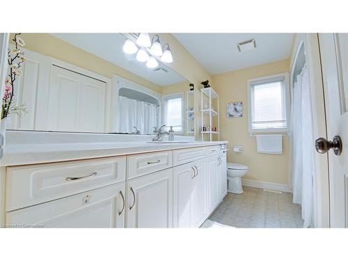 1085 South Wenige Drive, London, ON - Indoor Photo Showing Bathroom