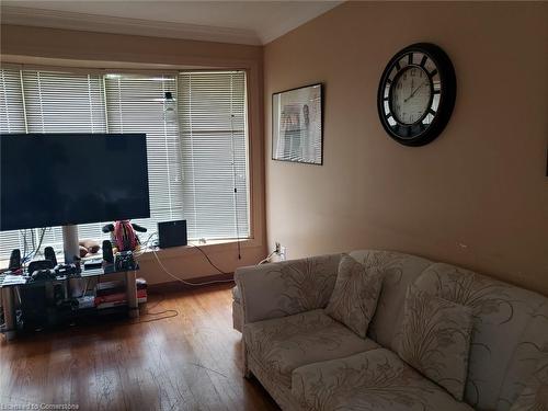 5568 Drummond Road, Niagara Falls, ON - Indoor Photo Showing Living Room