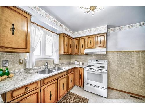 211 Cherry Post Drive, Peel, ON - Indoor Photo Showing Kitchen With Double Sink