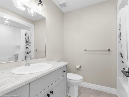 111 Livingston Drive, Tillsonburg, ON - Indoor Photo Showing Bathroom