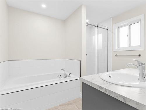 111 Livingston Drive, Tillsonburg, ON - Indoor Photo Showing Bathroom