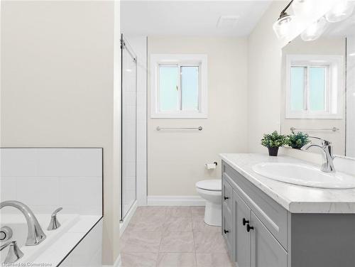 111 Livingston Drive, Tillsonburg, ON - Indoor Photo Showing Bathroom