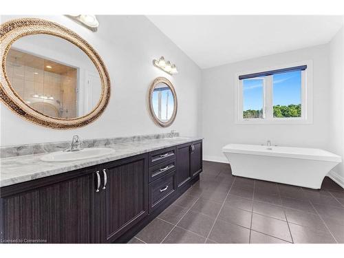 125 Prince Charles Crescent, Woodstock, ON - Indoor Photo Showing Bathroom