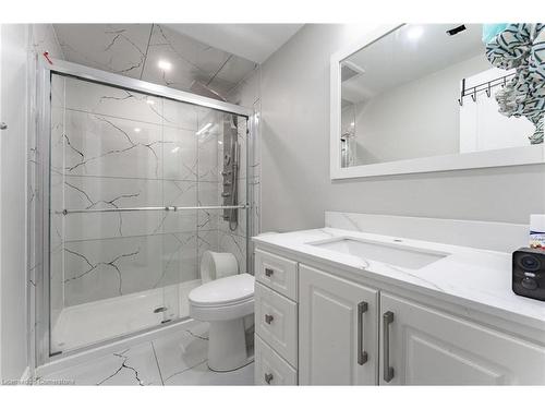 125 Prince Charles Crescent, Woodstock, ON - Indoor Photo Showing Bathroom