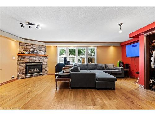 28 Alexandra Boulevard, St. Catharines, ON - Indoor Photo Showing Living Room With Fireplace