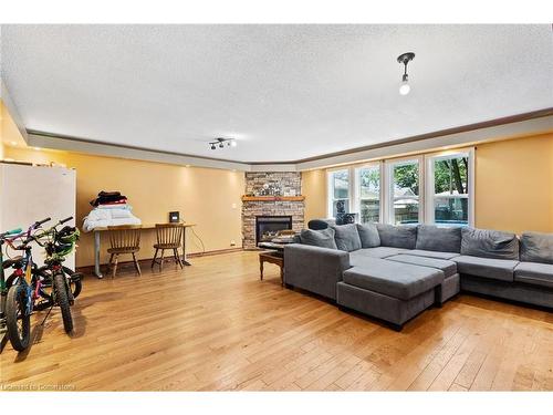 28 Alexandra Boulevard, St. Catharines, ON - Indoor Photo Showing Living Room With Fireplace