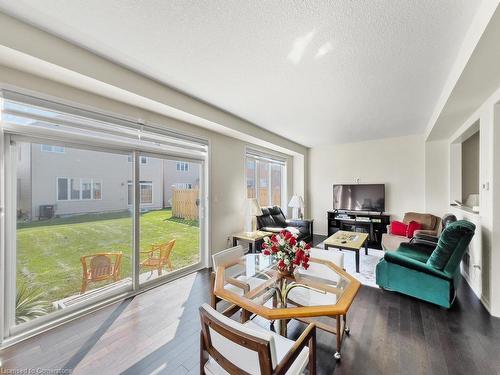 57 Esther Crescent, Thorold, ON - Indoor Photo Showing Living Room