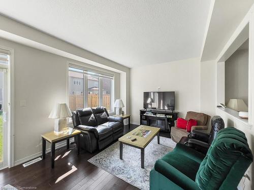 57 Esther Crescent, Thorold, ON - Indoor Photo Showing Living Room