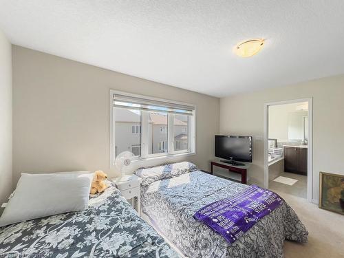 57 Esther Crescent, Thorold, ON - Indoor Photo Showing Bedroom