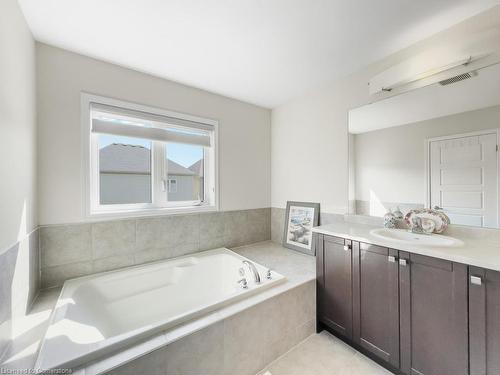 57 Esther Crescent, Thorold, ON - Indoor Photo Showing Bathroom