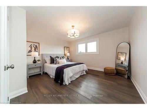 4281 Creeks End, Mississauga, ON - Indoor Photo Showing Bedroom