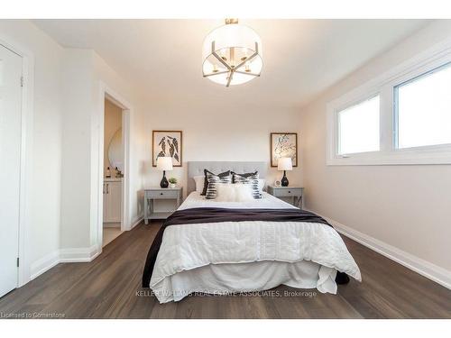 4281 Creeks End, Mississauga, ON - Indoor Photo Showing Bedroom