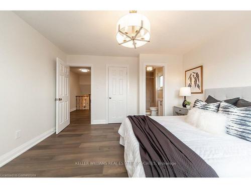 4281 Creeks End, Mississauga, ON - Indoor Photo Showing Bedroom