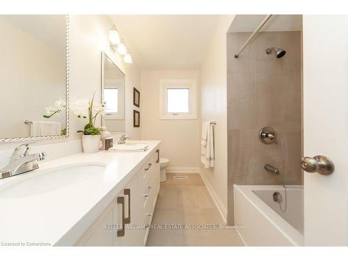 4281 Creeks End, Mississauga, ON - Indoor Photo Showing Bathroom