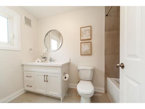 4281 Creeks End, Mississauga, ON - Indoor Photo Showing Bathroom