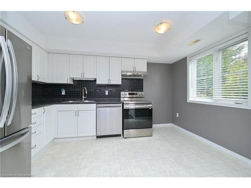 15 Cheltenham Road, Barrie, ON - Indoor Photo Showing Kitchen