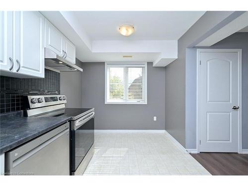 15 Cheltenham Road, Barrie, ON - Indoor Photo Showing Kitchen