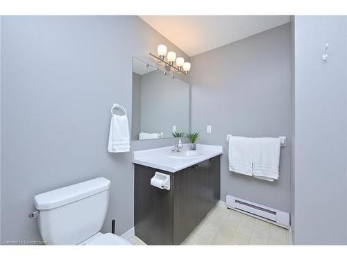 15 Cheltenham Road, Barrie, ON - Indoor Photo Showing Bathroom