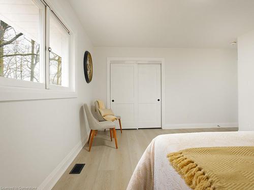 17 Riverview Dr Drive, Cambridge, ON - Indoor Photo Showing Bedroom