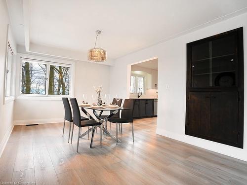 17 Riverview Dr Drive, Cambridge, ON - Indoor Photo Showing Dining Room