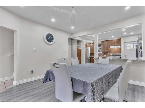 15 Lincoln Street, Hamilton, ON - Indoor Photo Showing Dining Room