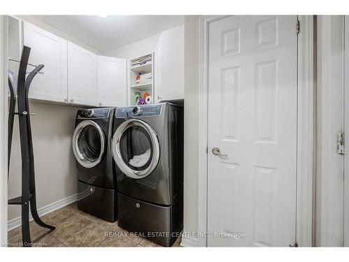 1634 Chelton Place, London, ON - Indoor Photo Showing Laundry Room