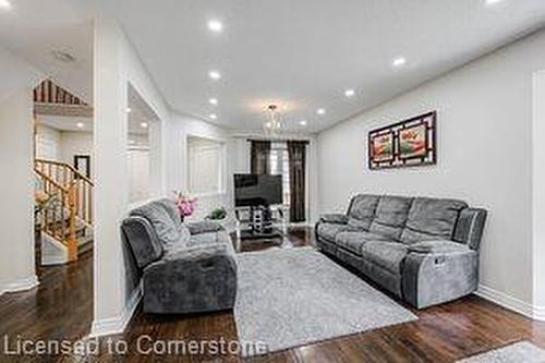 1634 Chelton Place, London, ON - Indoor Photo Showing Living Room