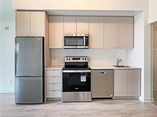 107-1440 Clarriage Court, Milton, ON - Indoor Photo Showing Kitchen