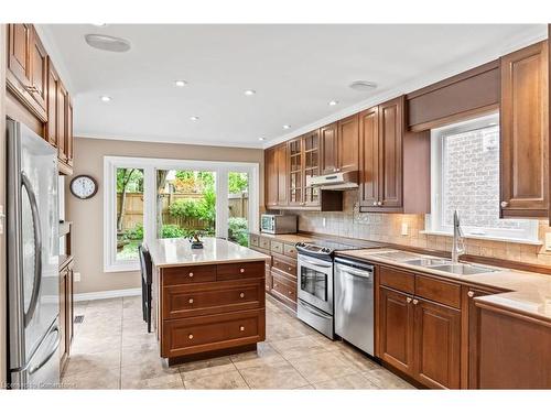 3246 Colonial Drive, Mississauga, ON - Indoor Photo Showing Kitchen With Double Sink