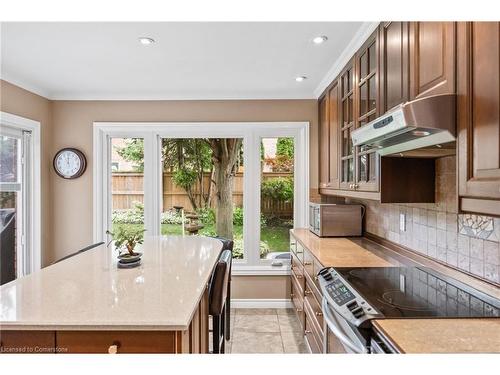 3246 Colonial Drive, Mississauga, ON - Indoor Photo Showing Kitchen