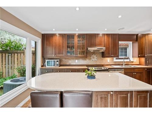 3246 Colonial Drive, Mississauga, ON - Indoor Photo Showing Kitchen With Double Sink With Upgraded Kitchen