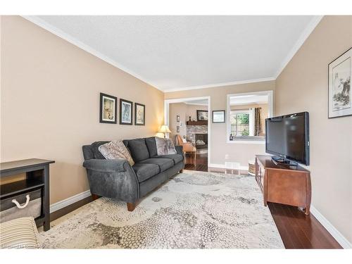 3246 Colonial Drive, Mississauga, ON - Indoor Photo Showing Living Room