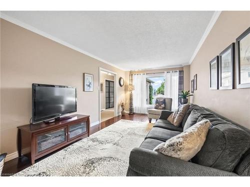 3246 Colonial Drive, Mississauga, ON - Indoor Photo Showing Living Room