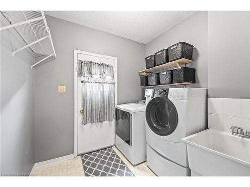 3246 Colonial Drive, Mississauga, ON - Indoor Photo Showing Laundry Room