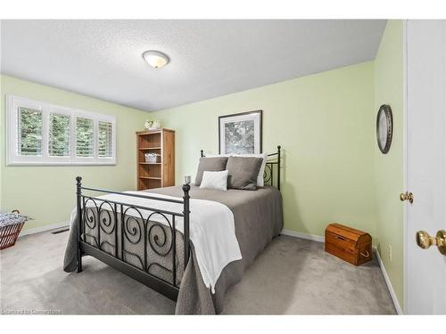 3246 Colonial Drive, Mississauga, ON - Indoor Photo Showing Bedroom