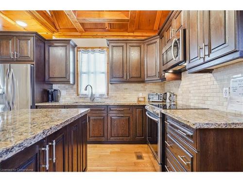 6311 Barker Street, Niagara Falls, ON - Indoor Photo Showing Kitchen With Upgraded Kitchen