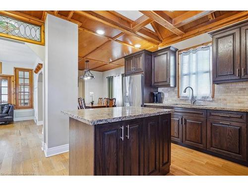 6311 Barker Street, Niagara Falls, ON - Indoor Photo Showing Kitchen With Upgraded Kitchen